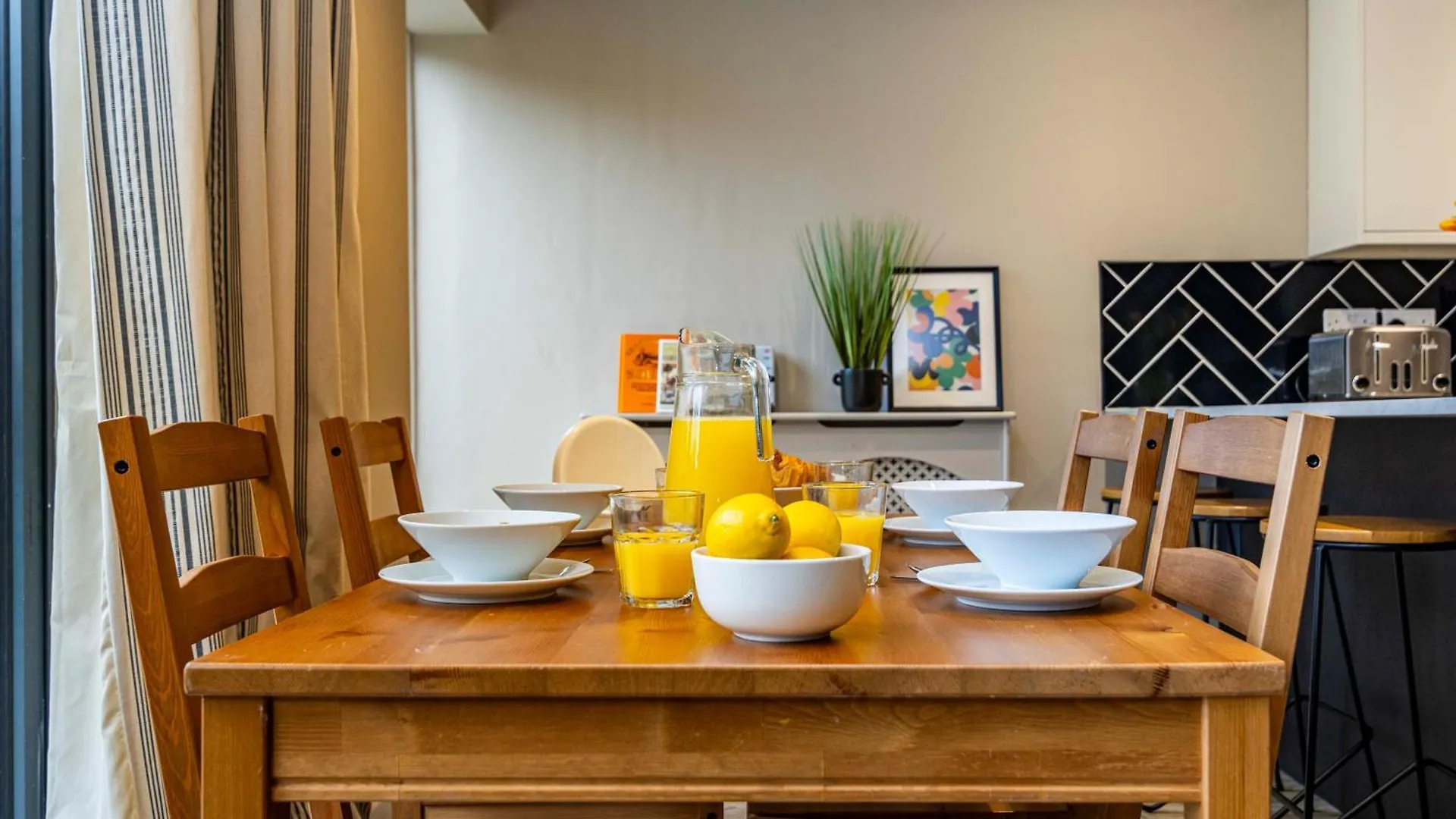 Modern Home - Great Facilities-J26 M1 Near Ikea Nottingham